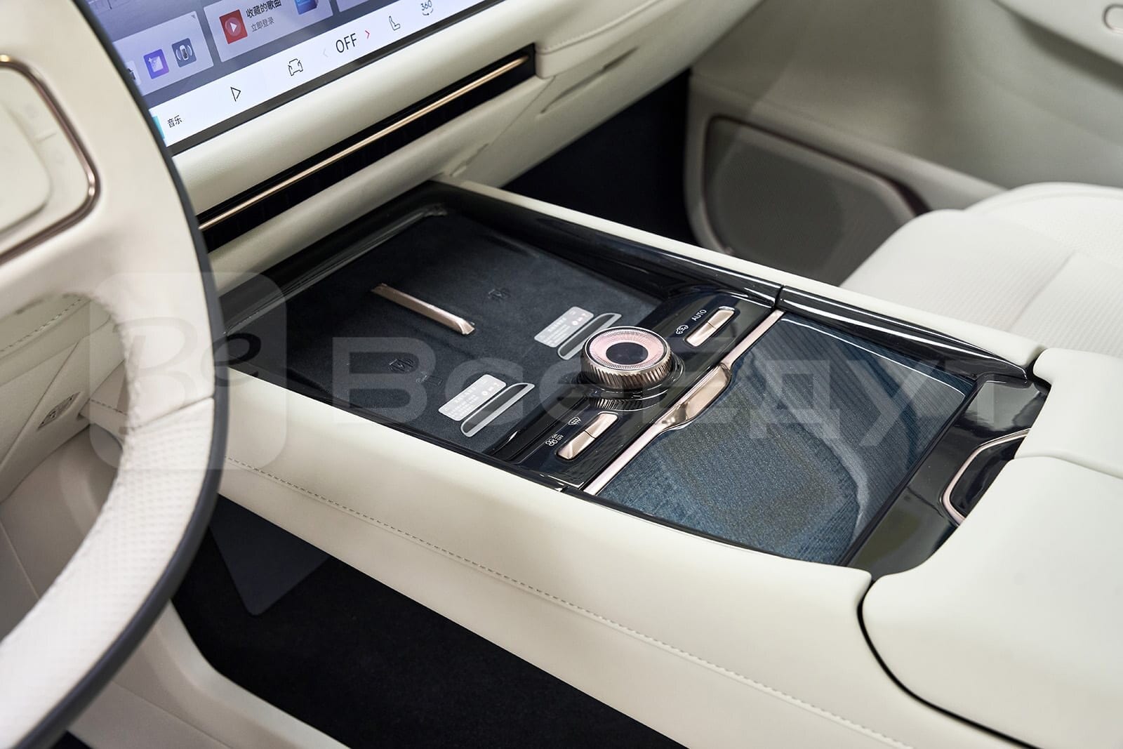 Lynk&Co 900, 2026