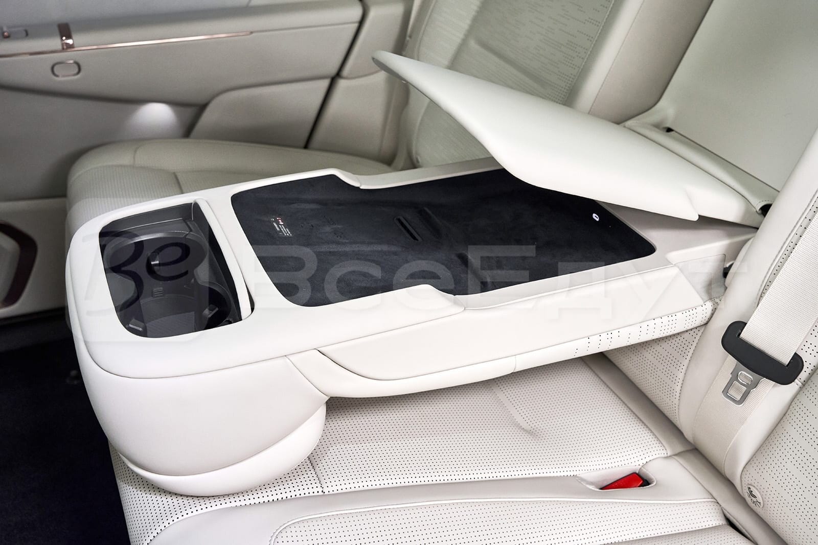 Lynk&Co 900, 2026